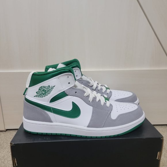 Air Jordan 1 Mid SE - Picture 2 of 2